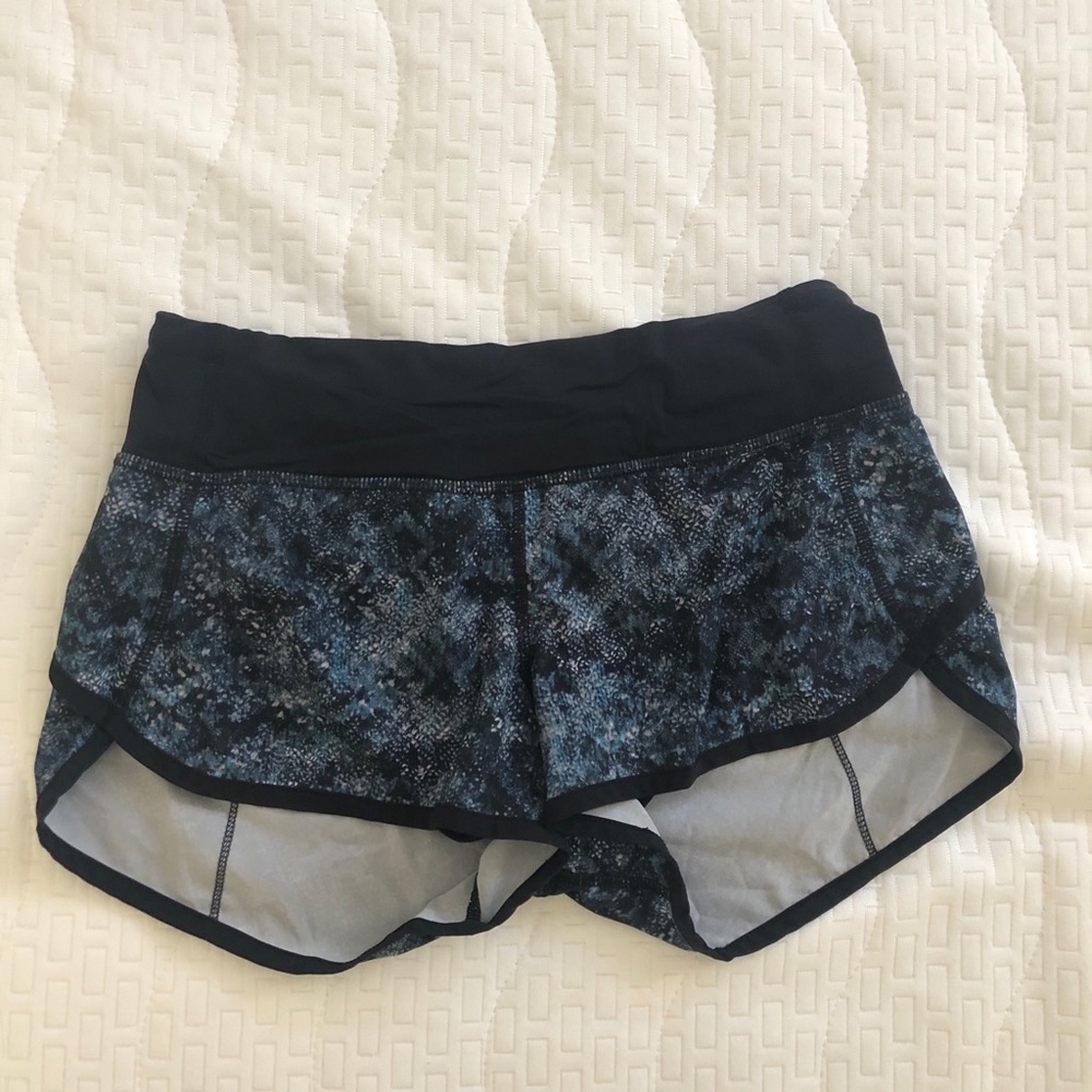 LULULEMON SIZE 2 SHORTS